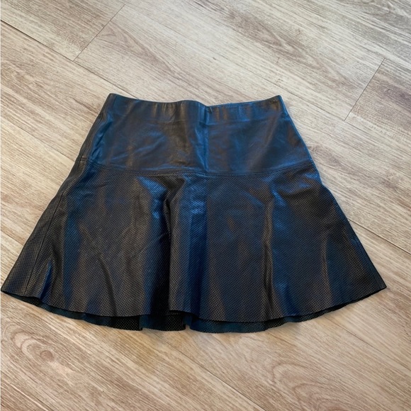 Vince Dresses & Skirts - Vince leather skirt